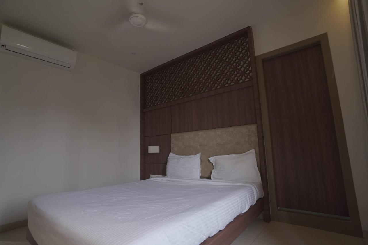 Hotel Mathoshree Thane Exterior photo