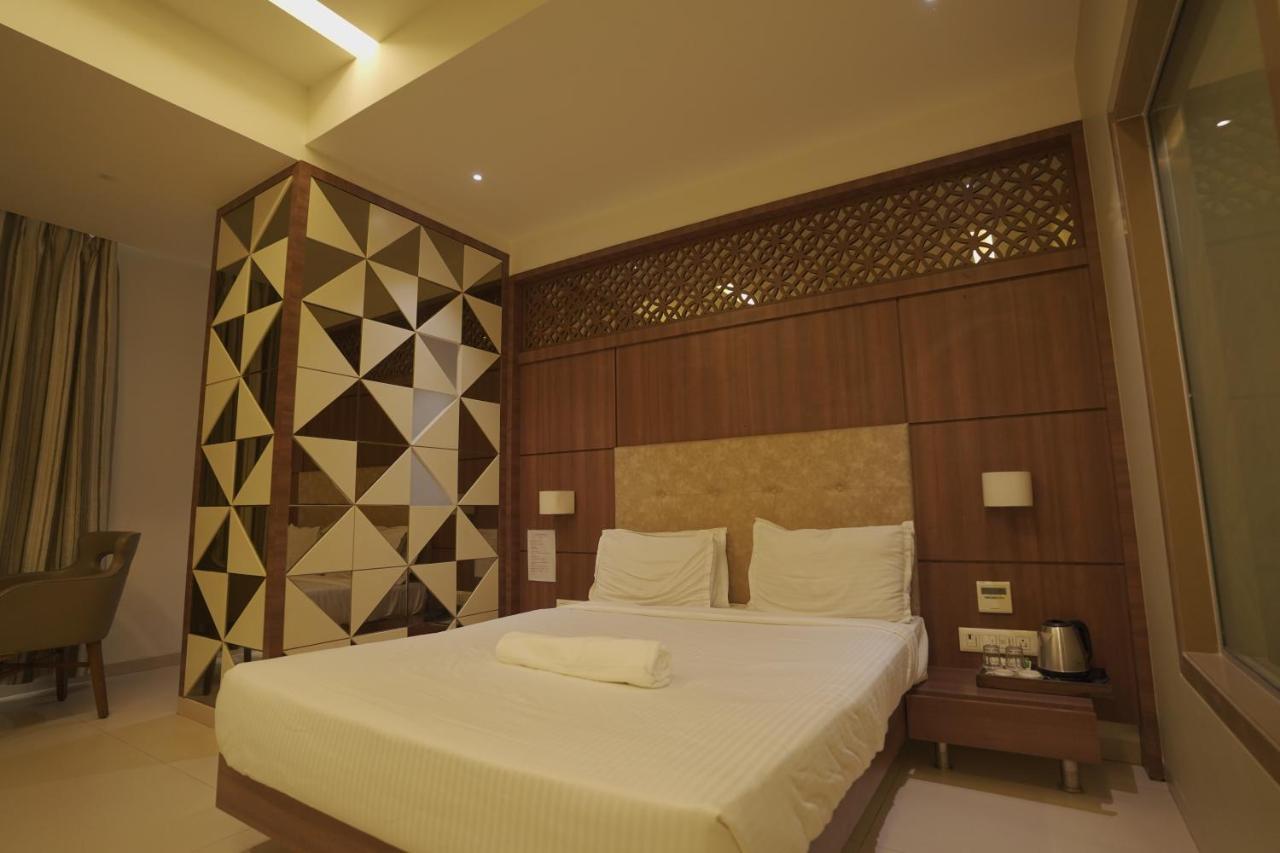 Hotel Mathoshree Thane Exterior photo