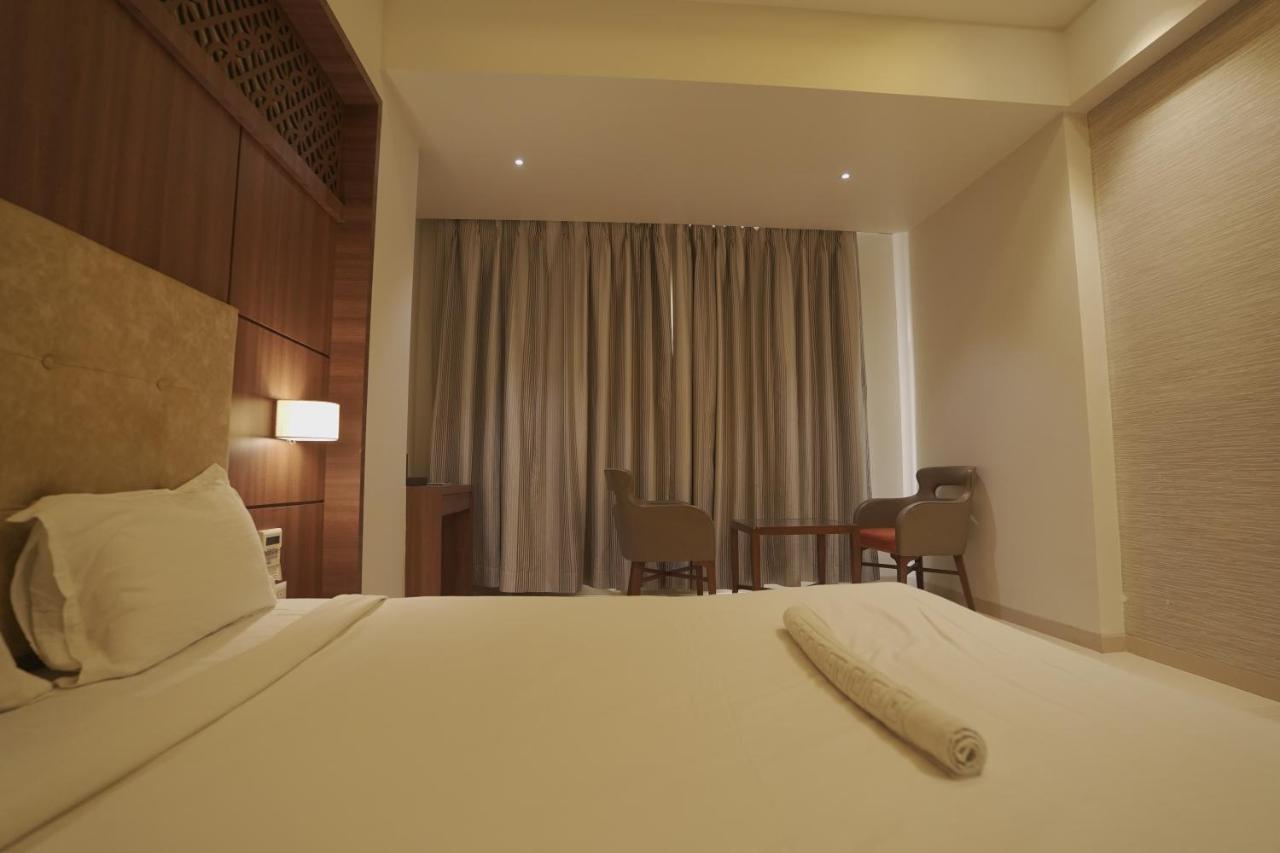 Hotel Mathoshree Thane Exterior photo