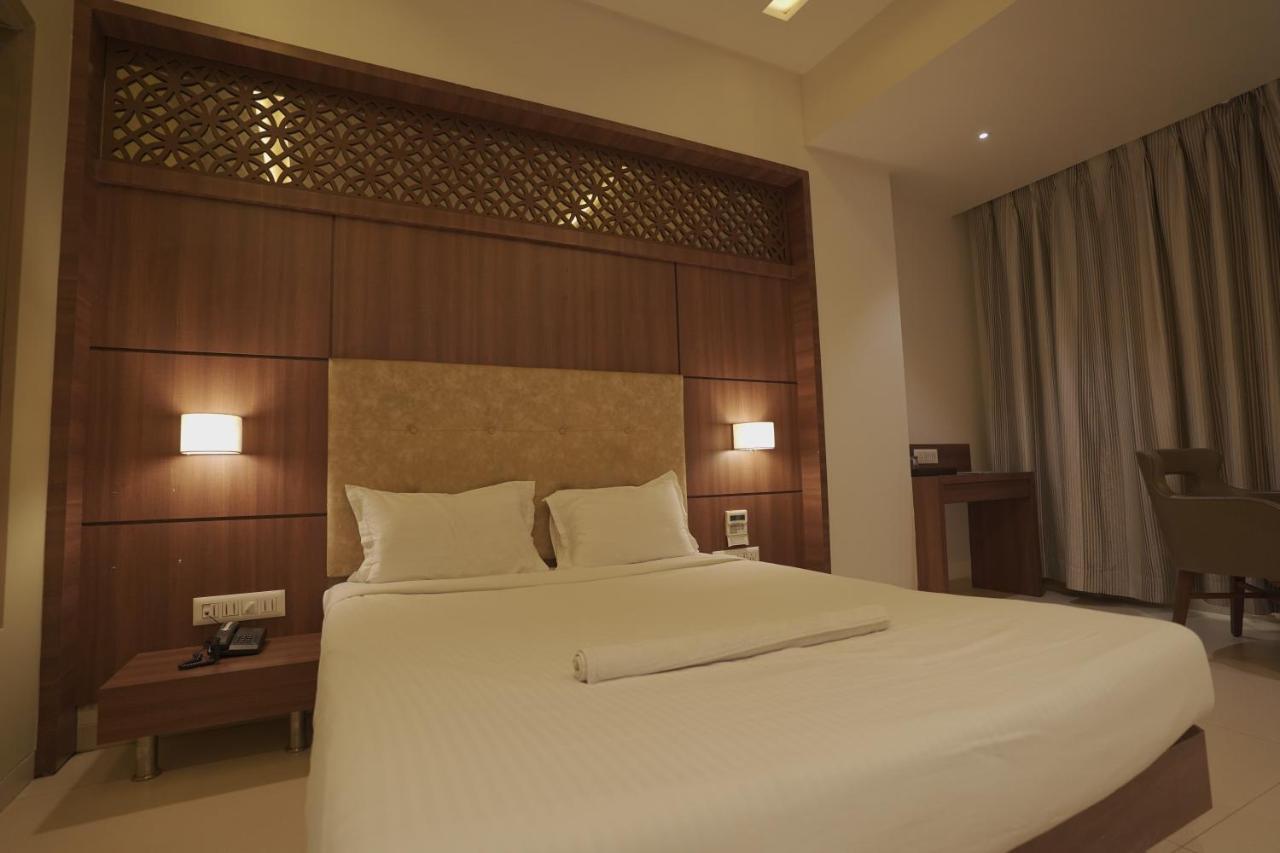 Hotel Mathoshree Thane Exterior photo