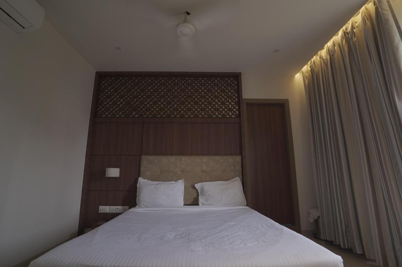 Hotel Mathoshree Thane Exterior photo