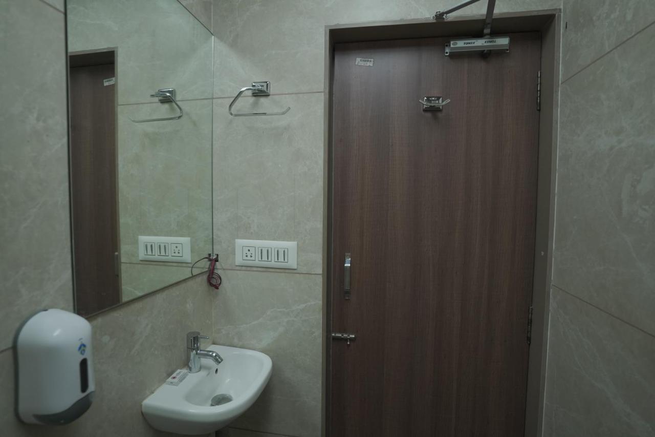 Hotel Mathoshree Thane Exterior photo